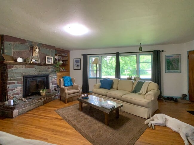 Photo - 4 Bedroom Unfurnished Home in Columbia Falls