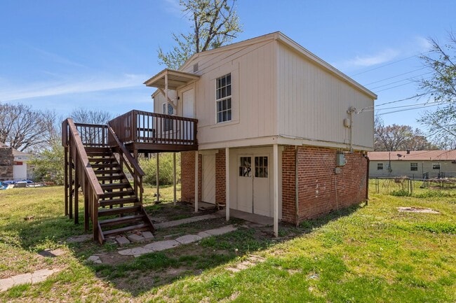 Building Photo - 5218.5 Elm St