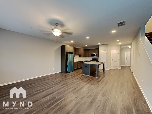 Photo - 2861 Regal Park Dr NW