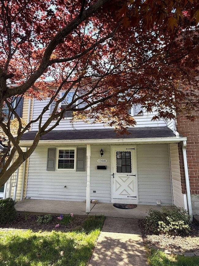 Building Photo - 1308 S Mt Joy St