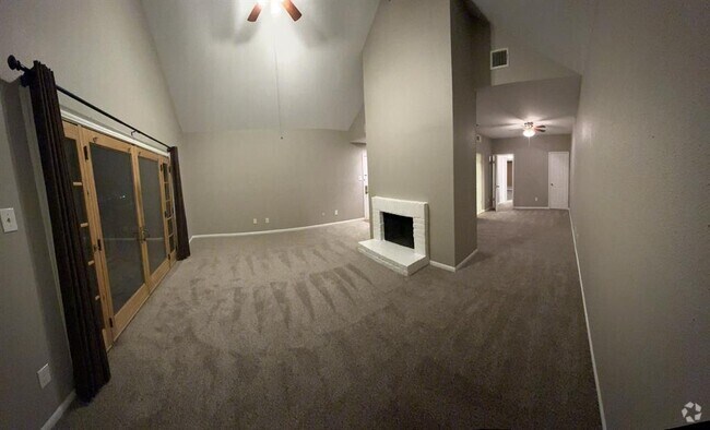 Building Photo - 2100 Tanglewilde St Unit 642 Rental