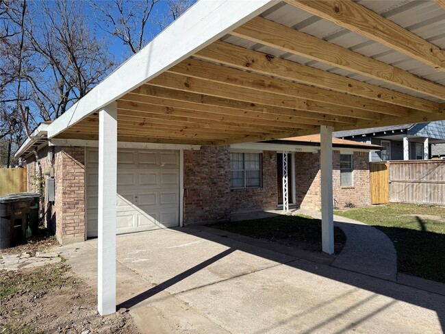 Photo - 7905 Farnsworth St