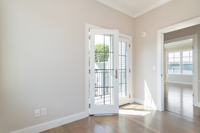 Photo - 3247 Washington St Unidad #3