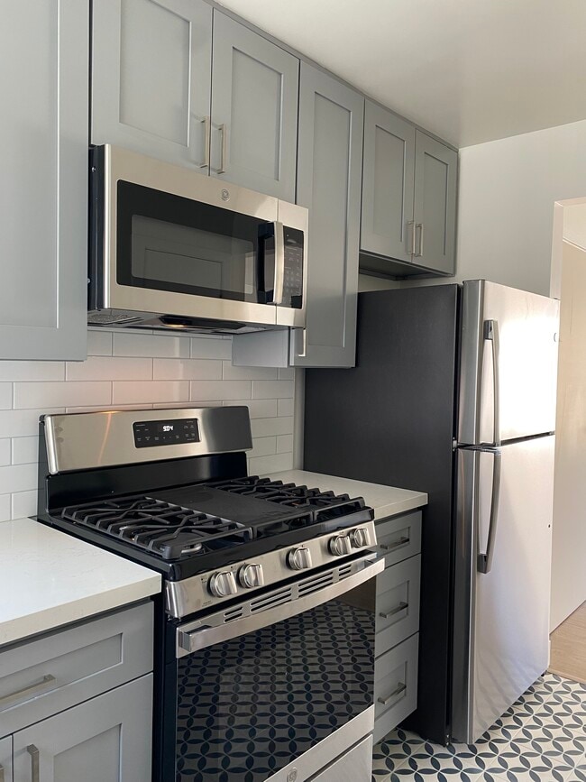 Building Photo - 1331 W Adams Blvd Unit 1331 Rental
