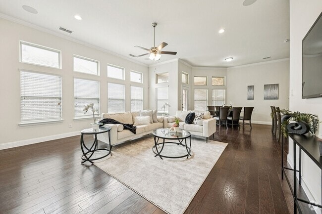 Building Photo - 913 Parkside Dr Rental