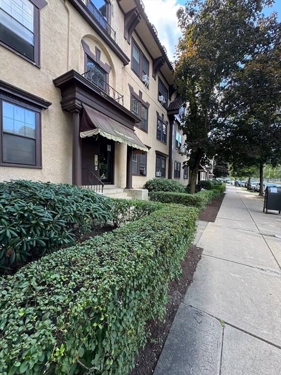 Photo - 1718 Commonwealth Ave Unit 5