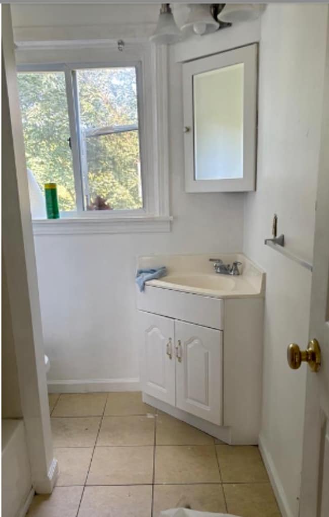 Photo - 1102 Langtry St