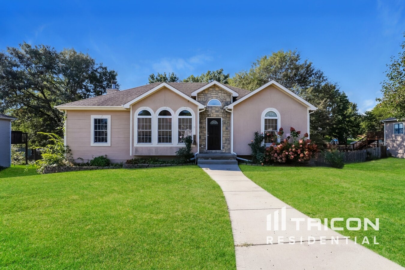 Photo - 715 Holiday Dr