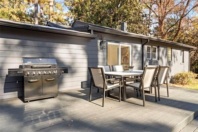 Photo - 1333 Victor Rd NE