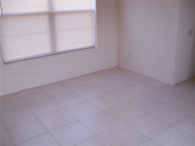 Photo - 1675 NE 150th St Unit 03