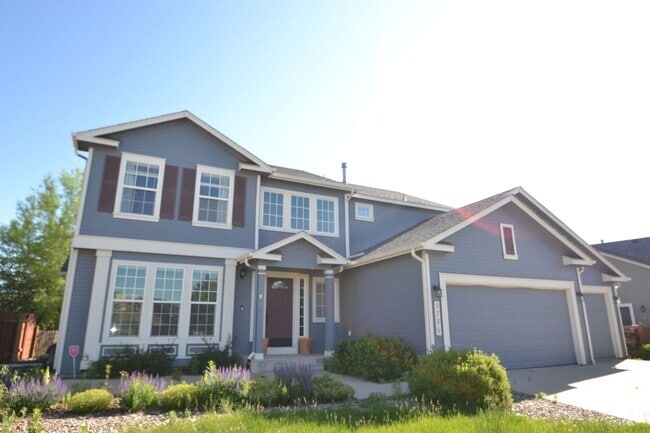Building Photo - 6 Bed, 3.5 Bath Home Available Now!