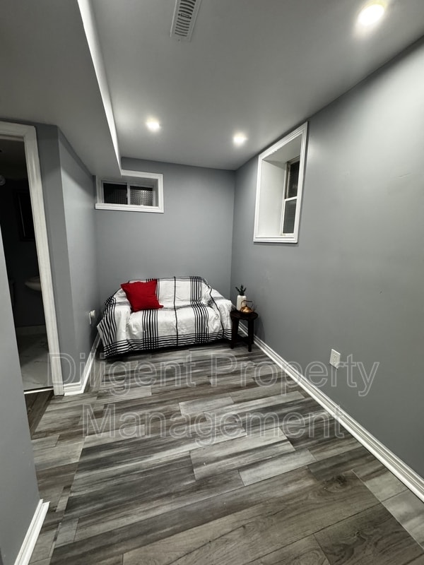 Photo - 492 King George St