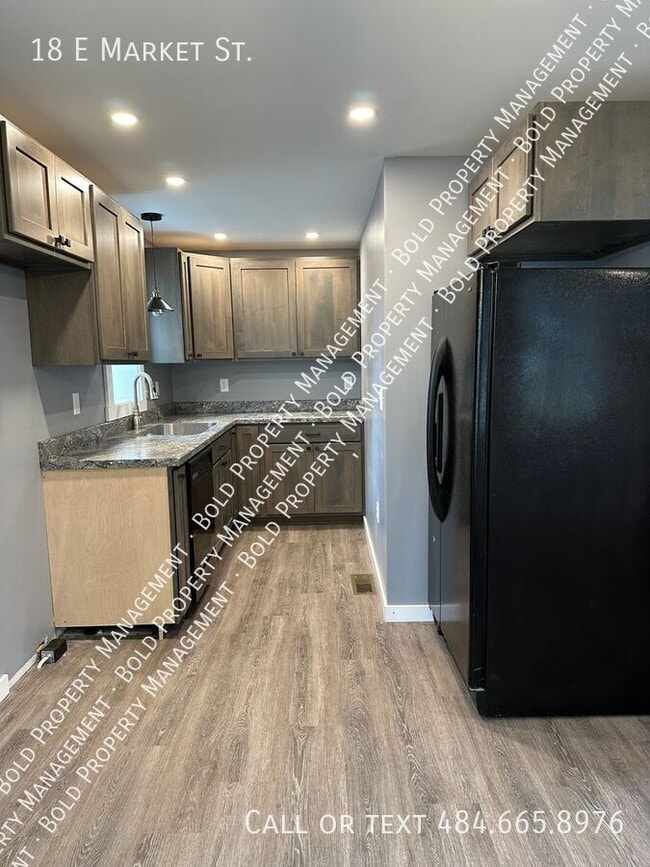 Photo - 18 E Market St