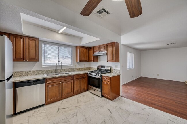 Photo - Cute and cozy 2 bedroom with all appliances Unit 4