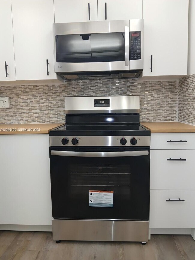 Photo - 1300 St Charles Pl Unidad 222