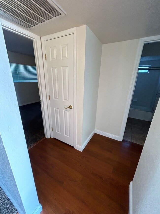 Photo - 3 bedroom 2 bathroom in SW Visalia