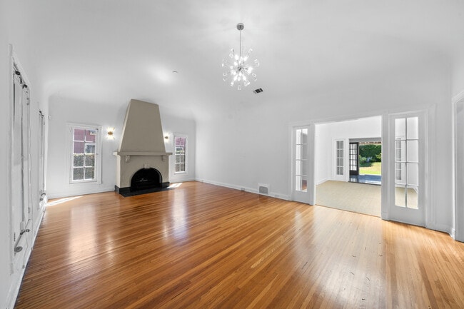 Photo - 107 S Lucerne Blvd House