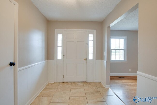Photo - 2107 Edinburgh Dr SW