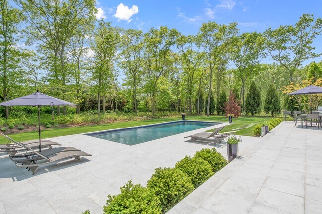 Photo - 10 Spinnaker Way