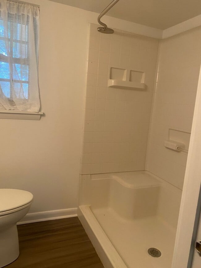 Photo - 3 bedrooms 2 baths, Split Level in the loc...