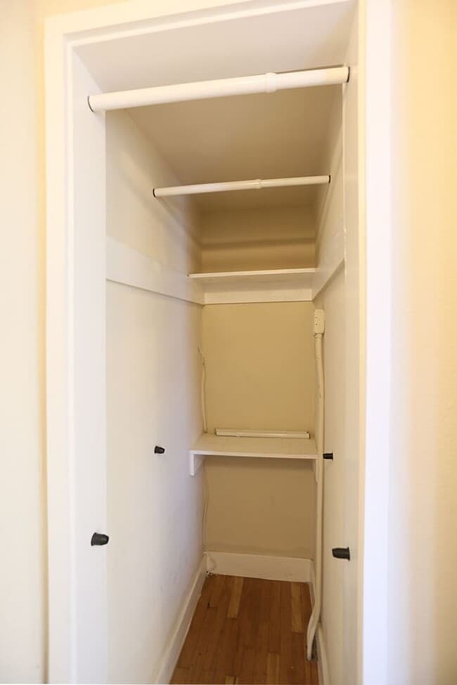 Photo - OPEN HOUSE: Thursday (1/22) 7:15pm-7:30pm Renovated studio in Central Richmond, H/W Floors, Share...