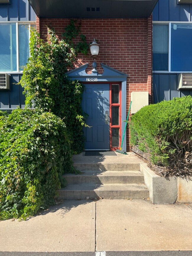 Building Photo - Robertson1001 (KC-JF) Unit B4