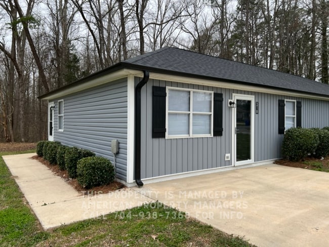 Photo - 318 Rustic Rd