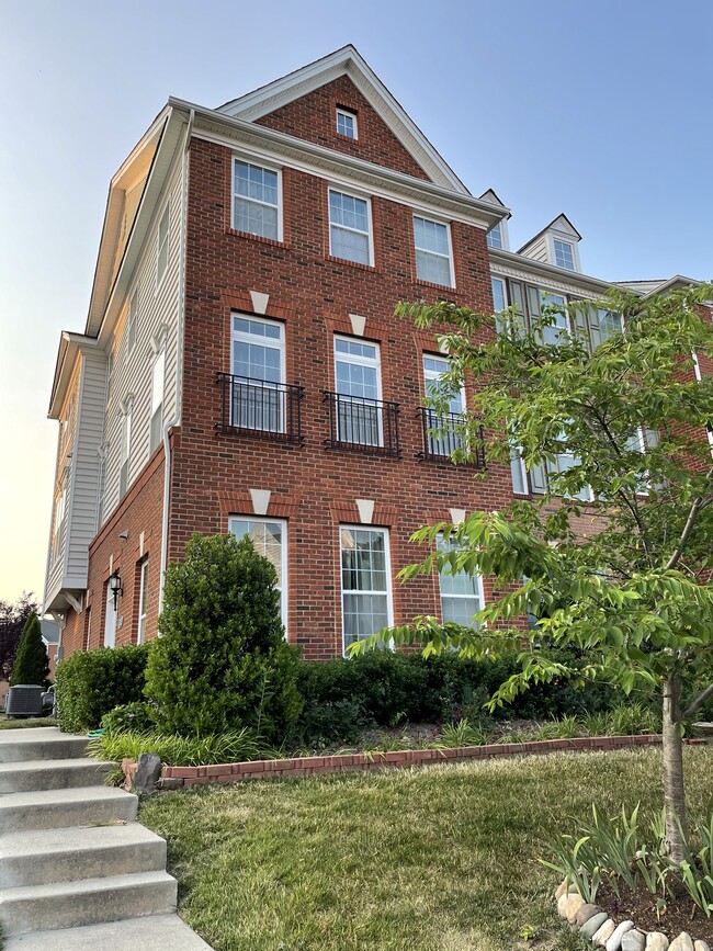 Photo - 43152 Whelplehill Ter Townhome