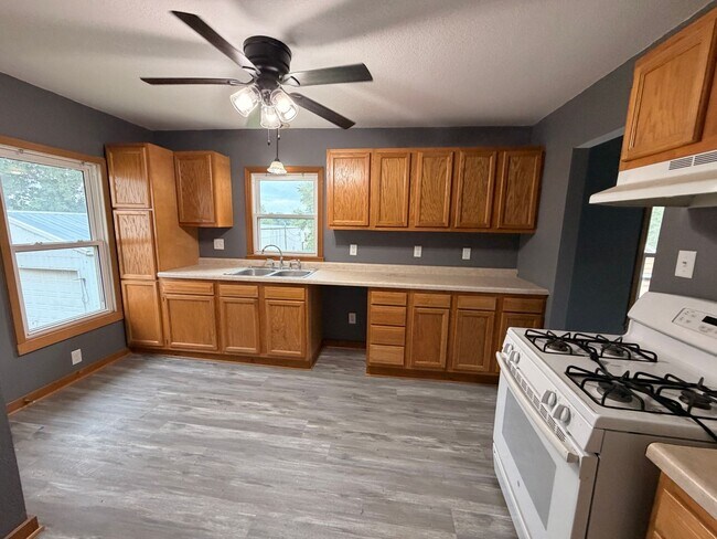 Photo - 2025 S Bluff Blvd