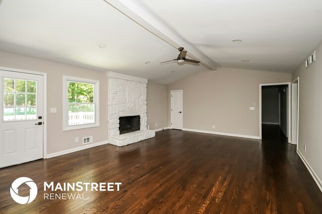 Photo - 2448 Kingsley Dr NE