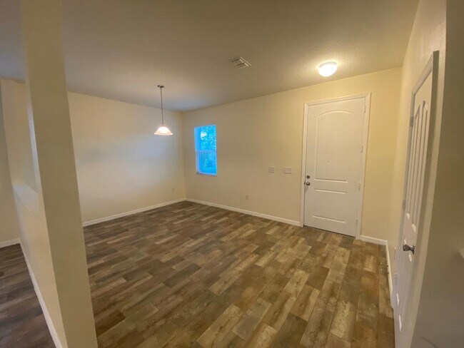 Photo - 2330 Avellino Ave