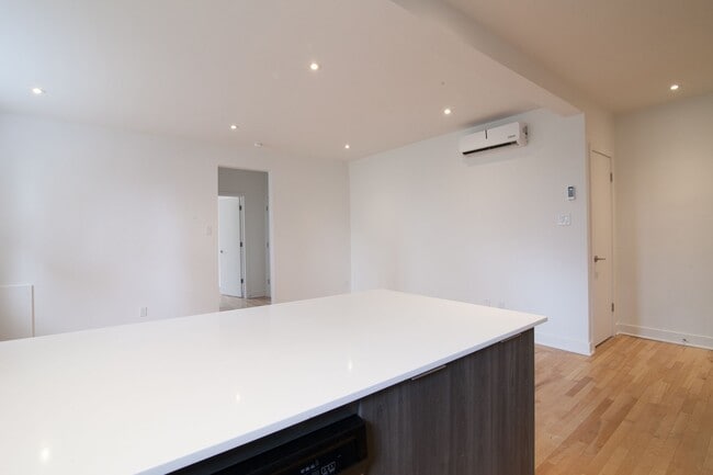 Photo - 2105 Rue Chomedey