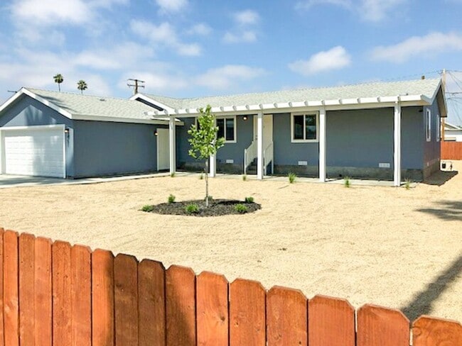 Photo - Newer home for rent on large lot!