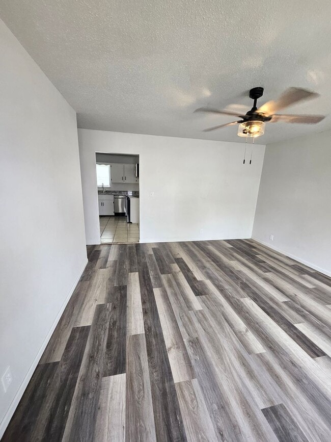 Photo - 3 bed, 1.5 bath in a great location! Fenced in yard!