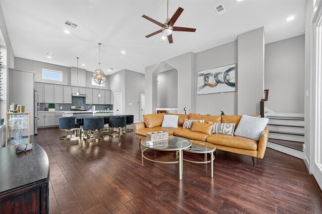 Building Photo - 1205 Wrightwood St Rental