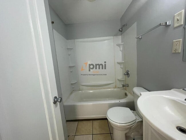 Photo - 8000 Lake Shore Dr Unit 5