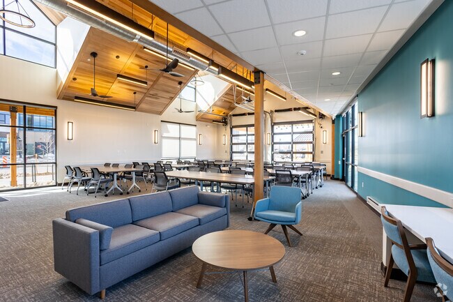 Sala de usos múltiples - Willoughby Corner