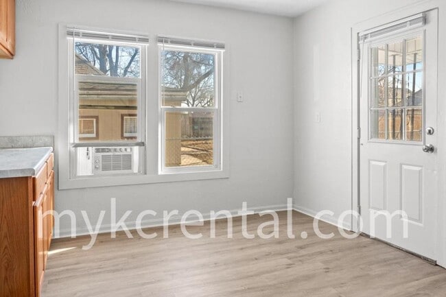 Photo - 1129 Hasbrook Ave