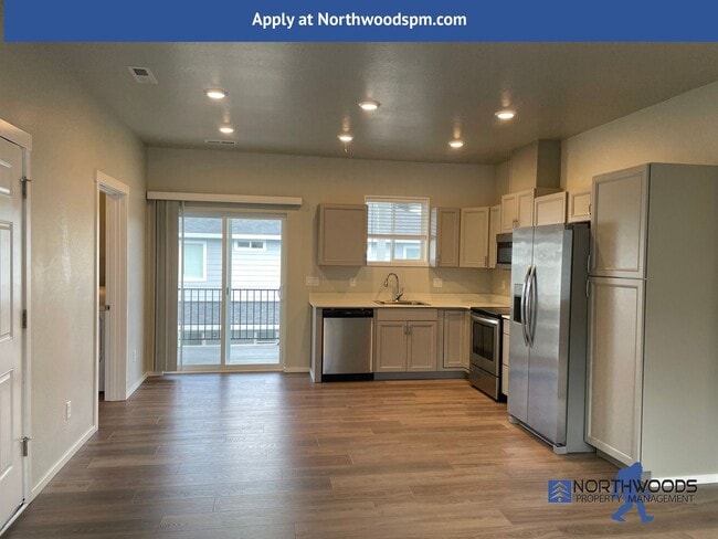 Building Photo - Very Nice 2 Bedroom 1 Bath Upstairs Apartment****$500.00 OFF FIRST MONTHS RENT******Move In Special