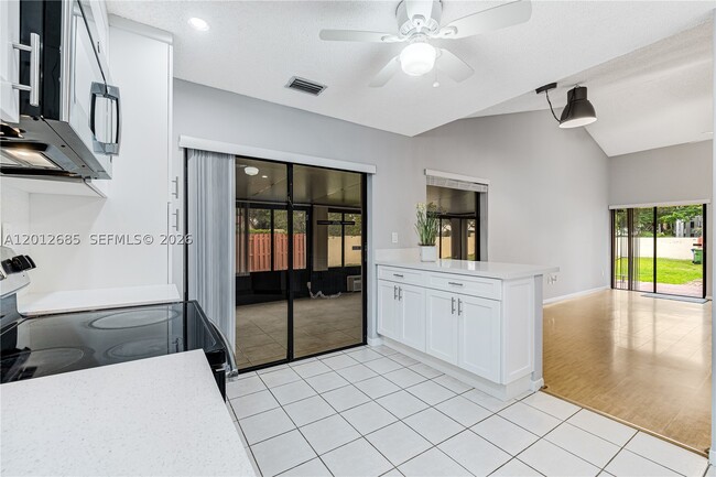 Photo - 11301 SW 4th St