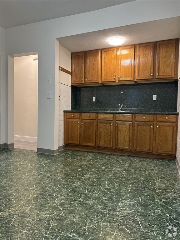 Building Photo - 70 Waite St Unit 2R Rental