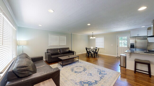 Photo - 925 Avocado St