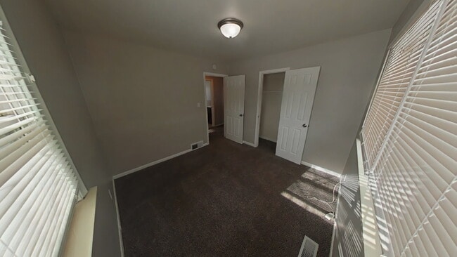 Photo - 22819 Nagel St Apartamento