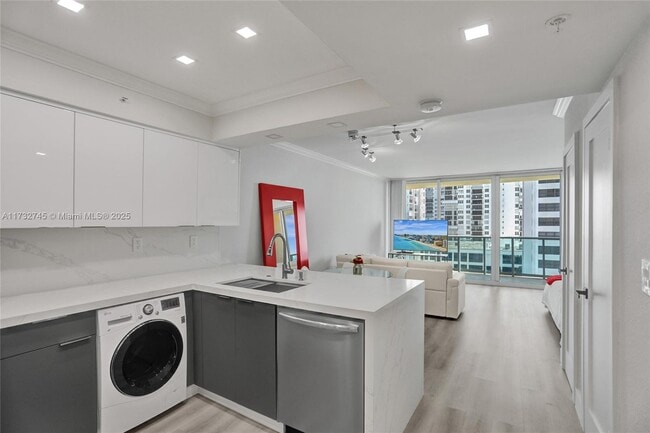 Photo - 2501 S Ocean Dr Unidad 704 (Available March 31) Rental