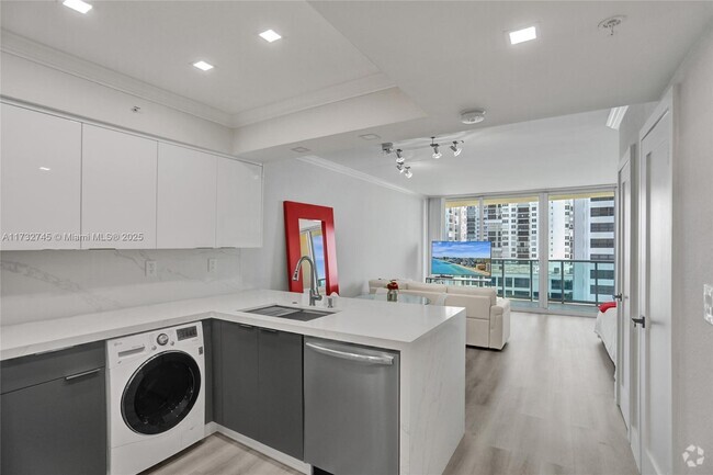 Building Photo - 2501 S Ocean Dr Unit 704 (Available March 31) Rental