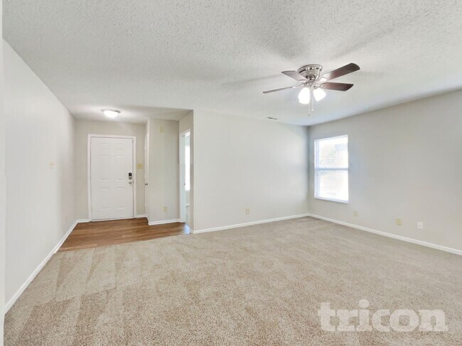 Photo - 8902 Hosta Way