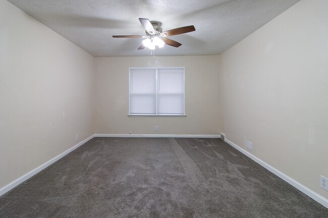 Photo - 630 Chester St