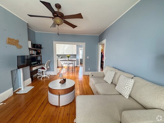 Building Photo - 133 Walnut St Unit #1 Rental