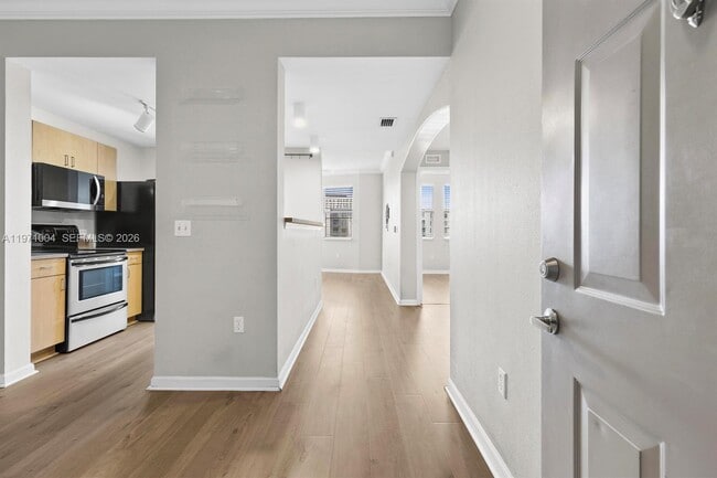 Building Photo - 533 NE 3rd Ave Unit 540