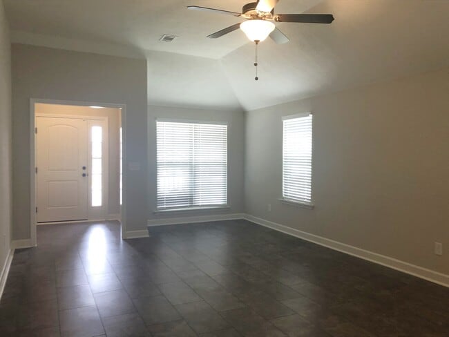 Photo - 879 Goodale Dr